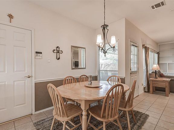 5th image of 914 Blackstone Dr
