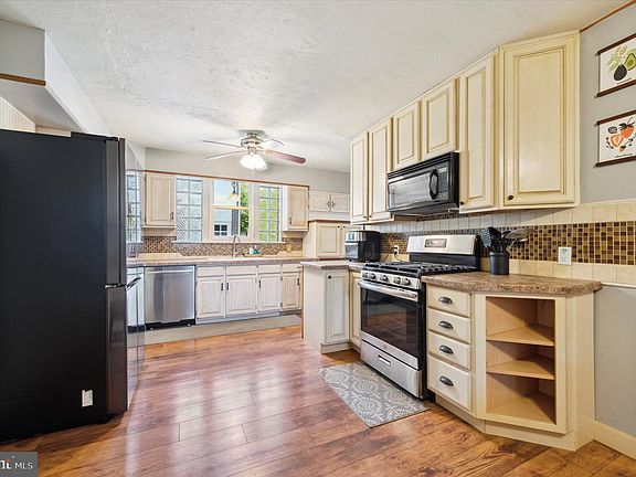 3rd image of 3421 Berkley Ave