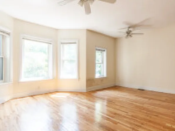3828 N Sheffield Ave, Chicago, IL