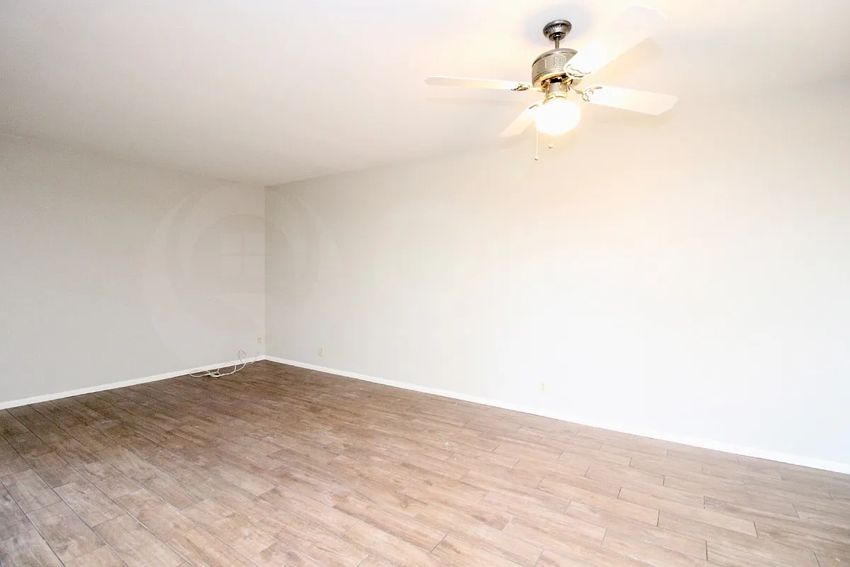 3 bed, 2.5 bath, 1707 sqft, $2,199 — Photo 3