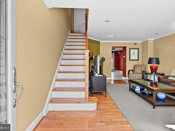 5th image of 3611 W Earlham St