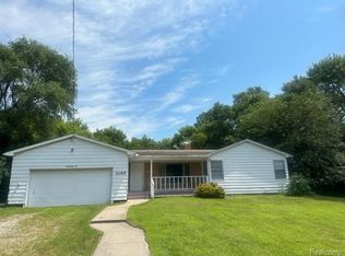 3085 S Center Rd, Burton, MI 48519