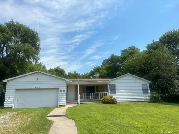 3085 S Center Rd, Burton, MI 48519