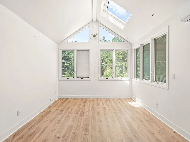 525 Forest St — Photo 16