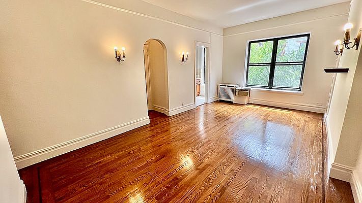 1st image of 224 W 72nd St APT 4R