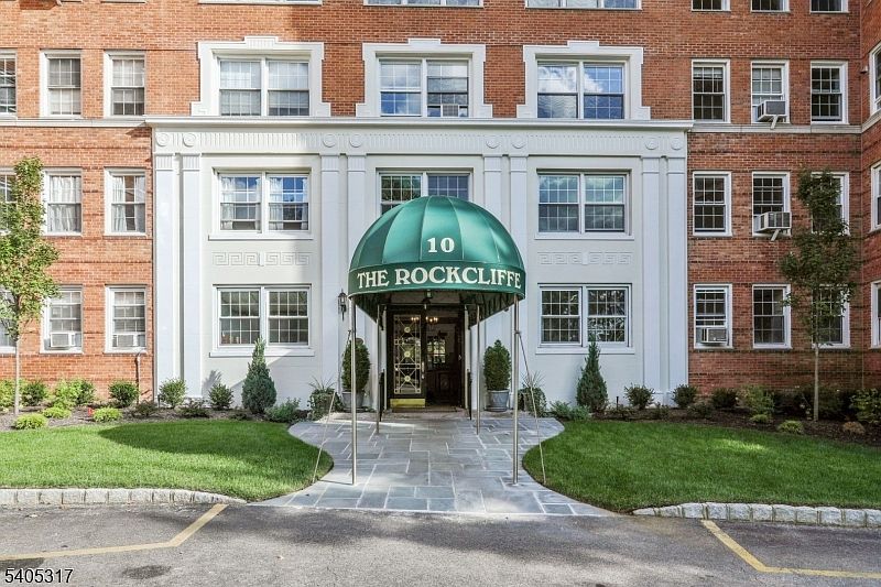 1st image of 10 Crestmont Rd #6C