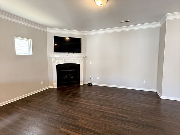 4th image of 18 Wrenwood Dr