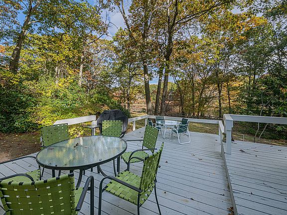 5th image of 37 Round Pond Ln