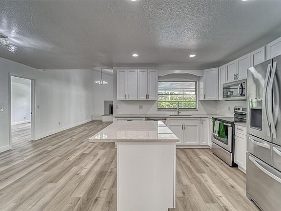 3rd image of 43151 Hollow Hill Dr