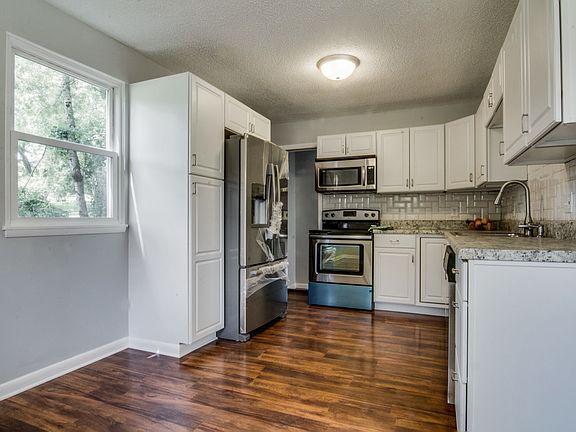 3rd image of 805 Lutz Ln
