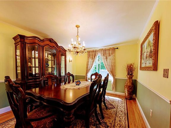 5th image of 37 Charleswood Dr