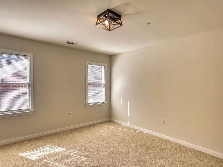 2111 Highland Club Dr SE — Photo 18
