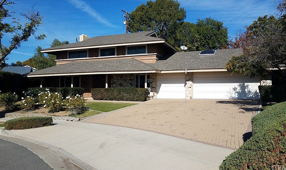 1st image of 601 Dorothy Ln