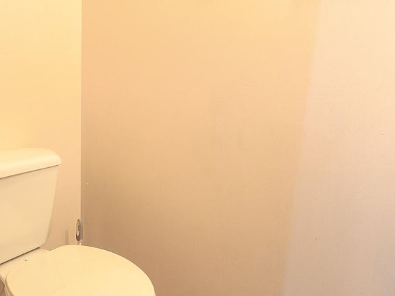 5th image of 225 Hunter Hills Cir APT 8