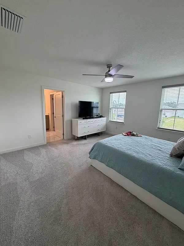 1 bed, 1.0 bath, 300 sqft, $900 — Photo 1
