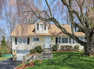 712 Locksley Rd, Yorktown Heights, NY 10598