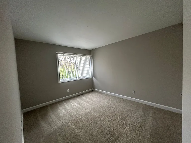 Candlelite Apartments — Photo 108
