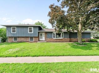 3208 Winston Dr, Bettendorf, IA 52722