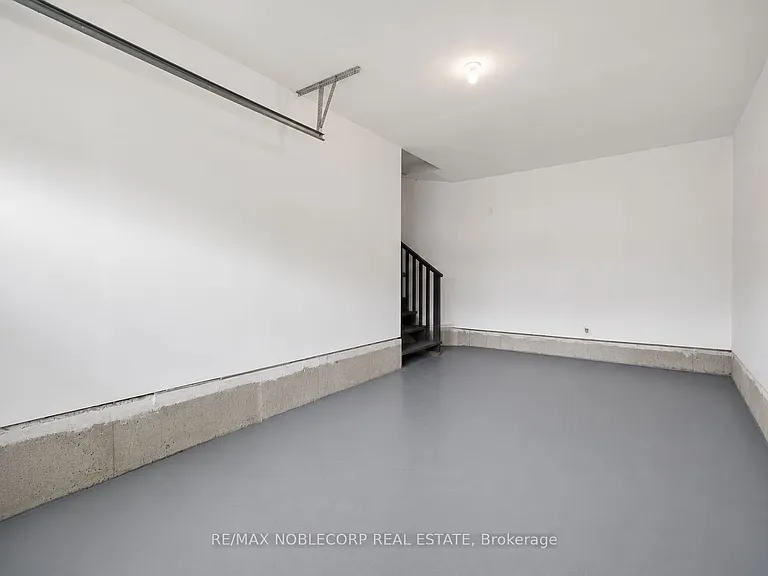 226 Bruce Cameron Dr — Photo 38