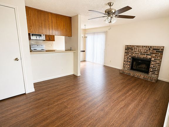 3rd image of 3002 Chaucer Dr APT A