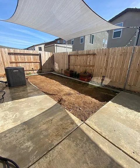 884 Fir St W — Photo 24