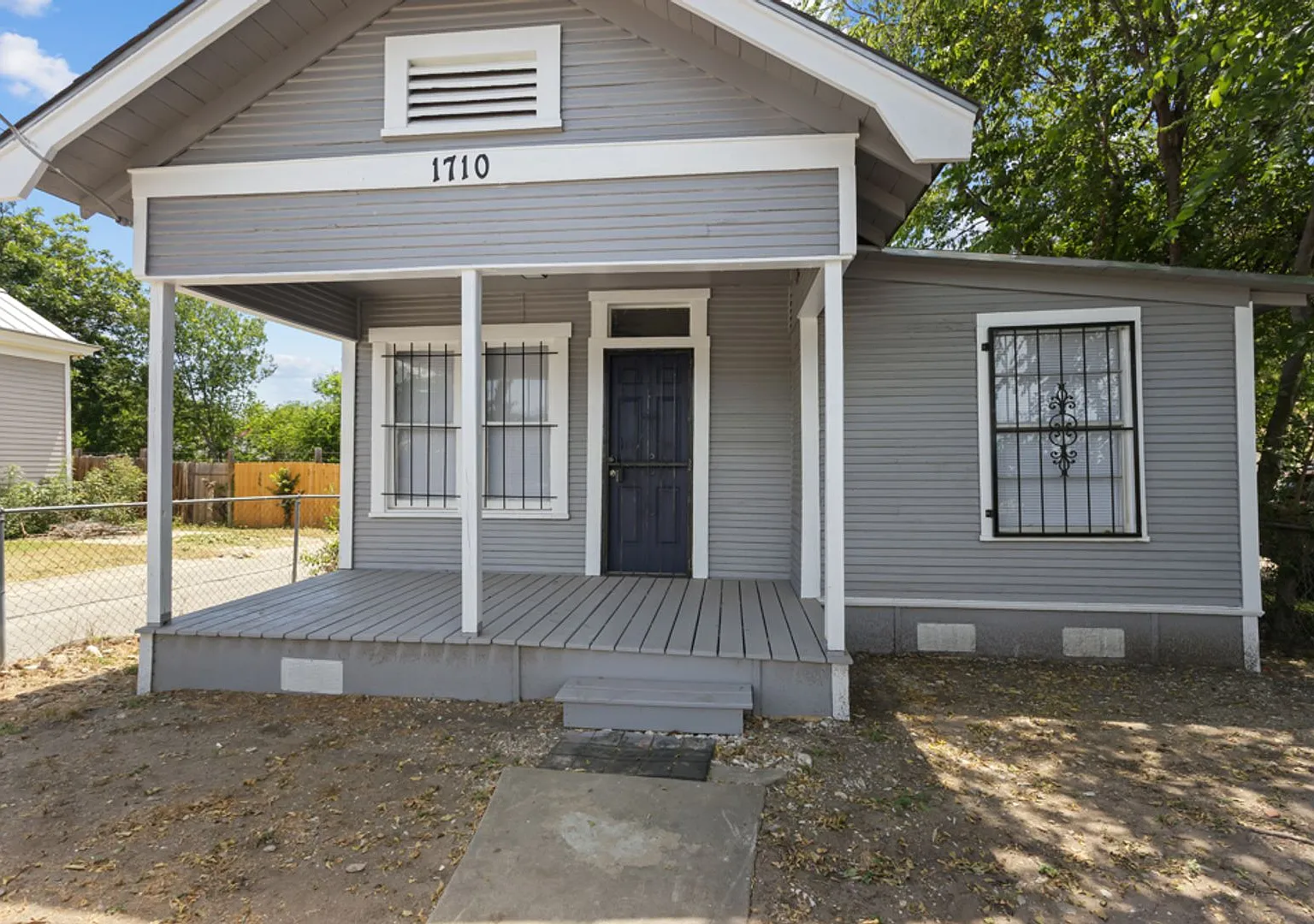 2 Bedroom/1 Bath Woodlawn Subdivision — Photo 1