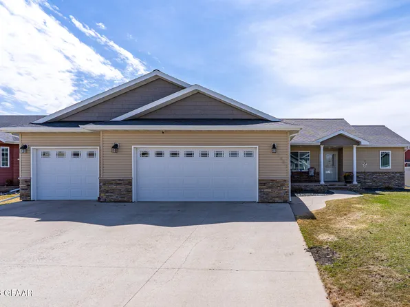 2485 42nd Ave S, Grand Forks, ND 58201