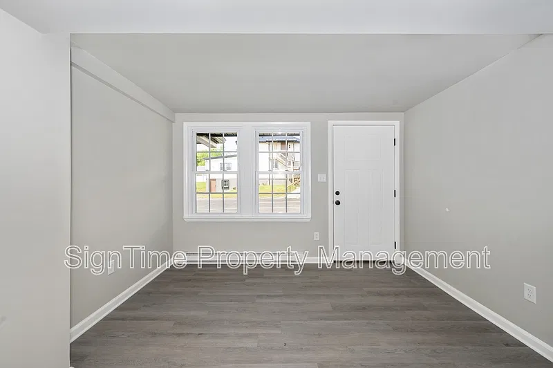 2 bed, 1.0 bath, 700 sqft, $1,250 — Photo 2