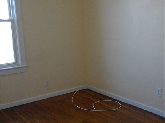 4th image of 238 Princeton Ave