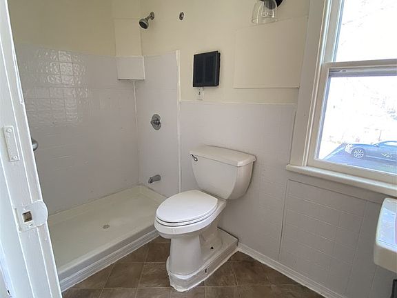 3rd image of 912 Palisade Ave Floor 2
