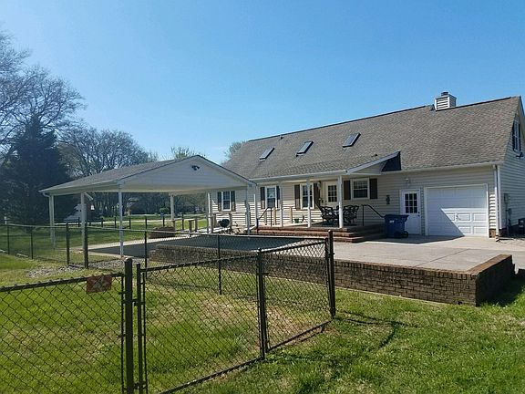 3rd image of 4691 Cynthia Ln