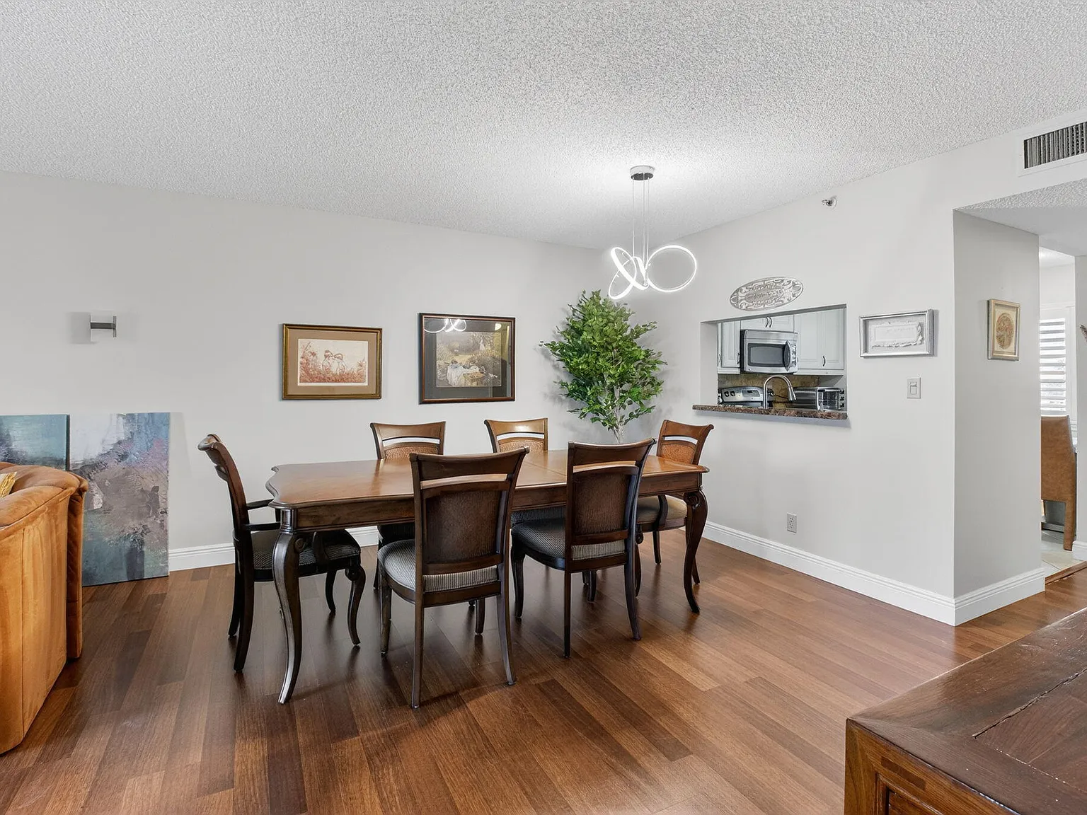 2 bed, 2.0 bath, 1230 sqft, $2,700 — Photo 4