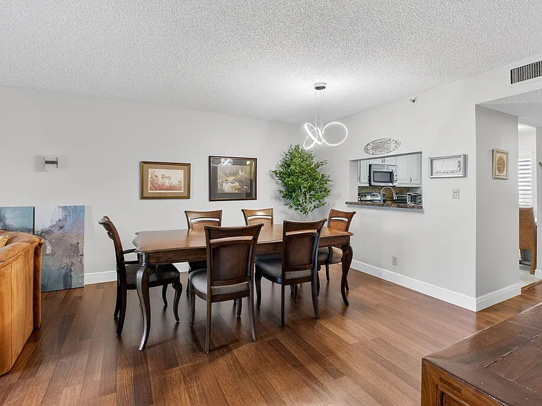 6866 Huntington Ln #607 — Photo 4