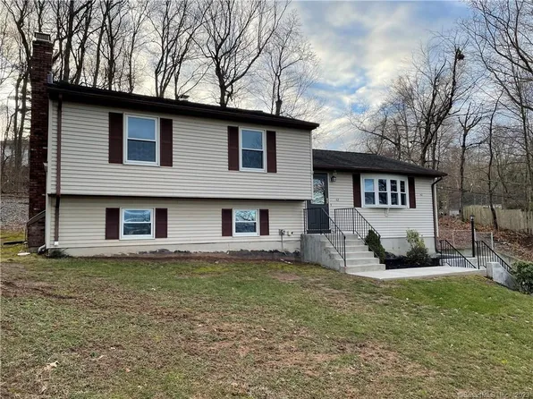 42 Debra Lane, North Haven, CT 06473