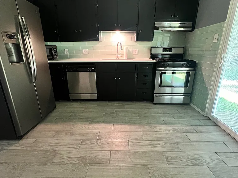 1114 Desirable Dr — Photo 17