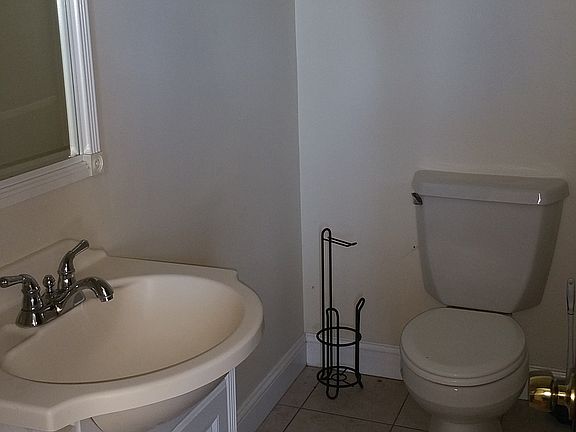 5th image of 215 Salem St #B