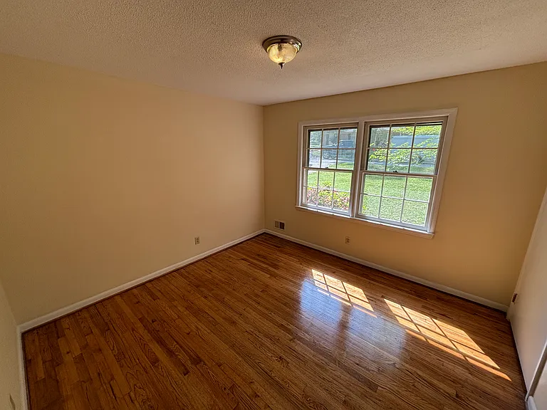 1084 Maryland Ave — Photo 7
