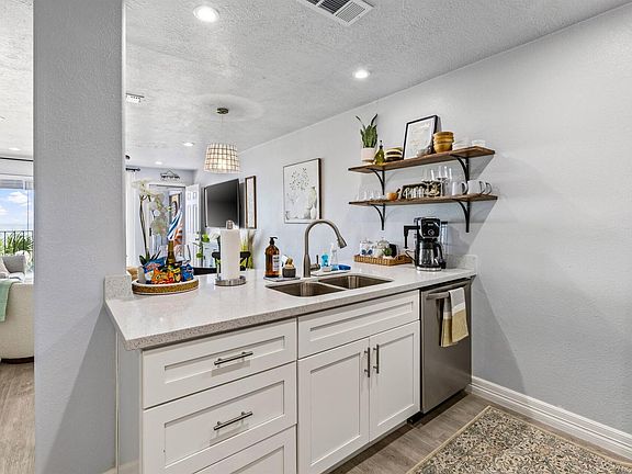 5th image of 7600 Seawall Blvd #208