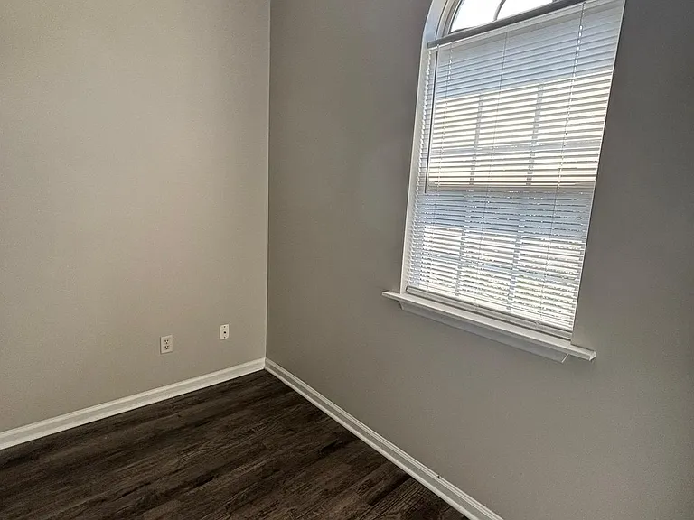 Georgetowne Apartments — Photo 12