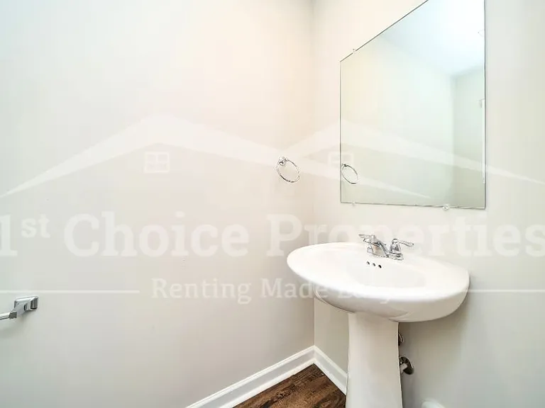 211 Driftwood Ln #4 — Photo 8