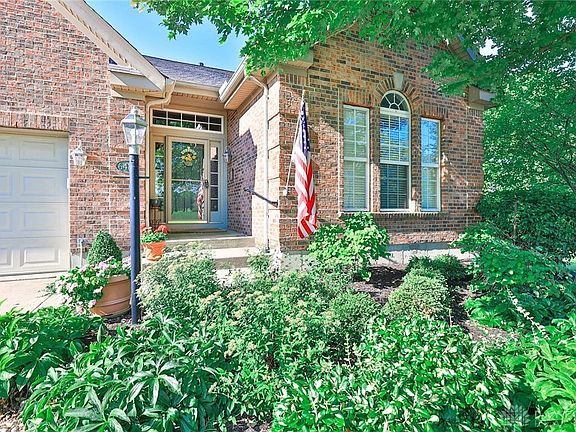 3rd image of 6484 Creekside Way