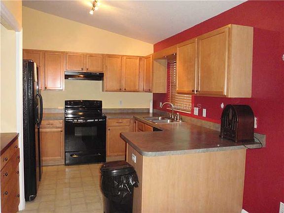 4th image of 8800 SE 158th Pl