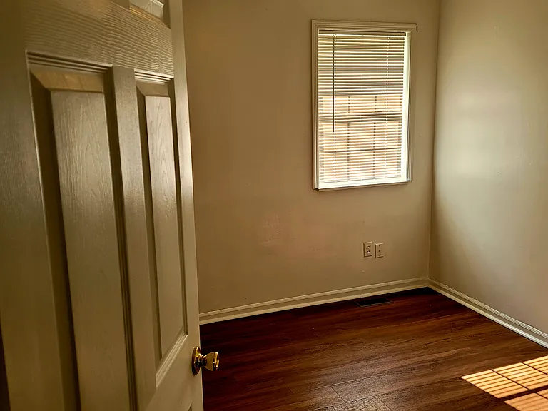 807 Laurel Rd — Photo 9