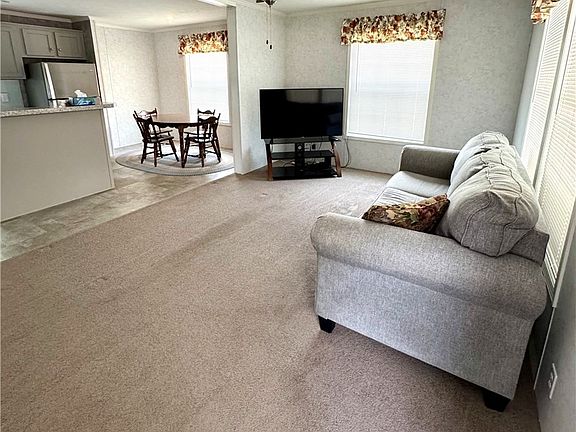 5th image of 129 Trinidad St