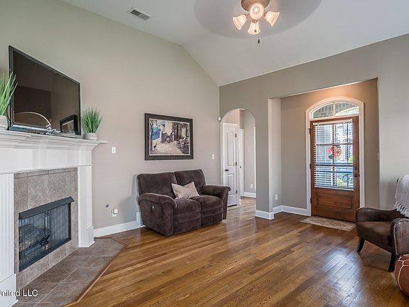5th image of 6225 Arlington Ln