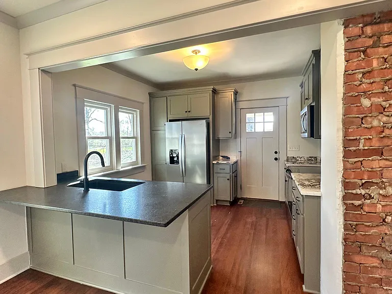 410 Park St — Photo 6