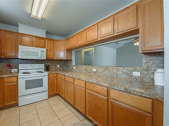 3rd image of 2305-2307 Antelope Ln #2305 & 2307
