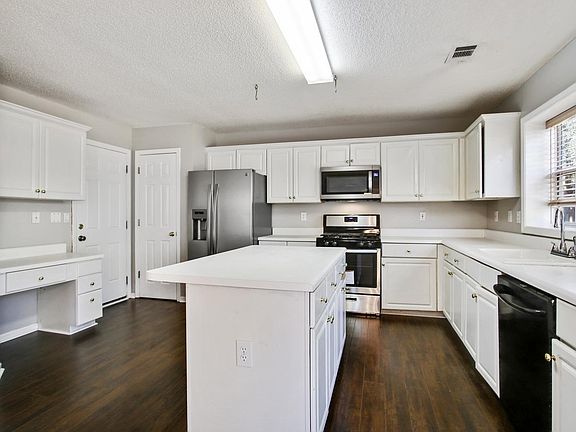 Upgraded kitchen with new SS appliances