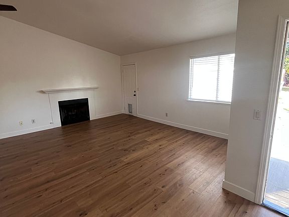 4th image of 2710 Central Ave #2710