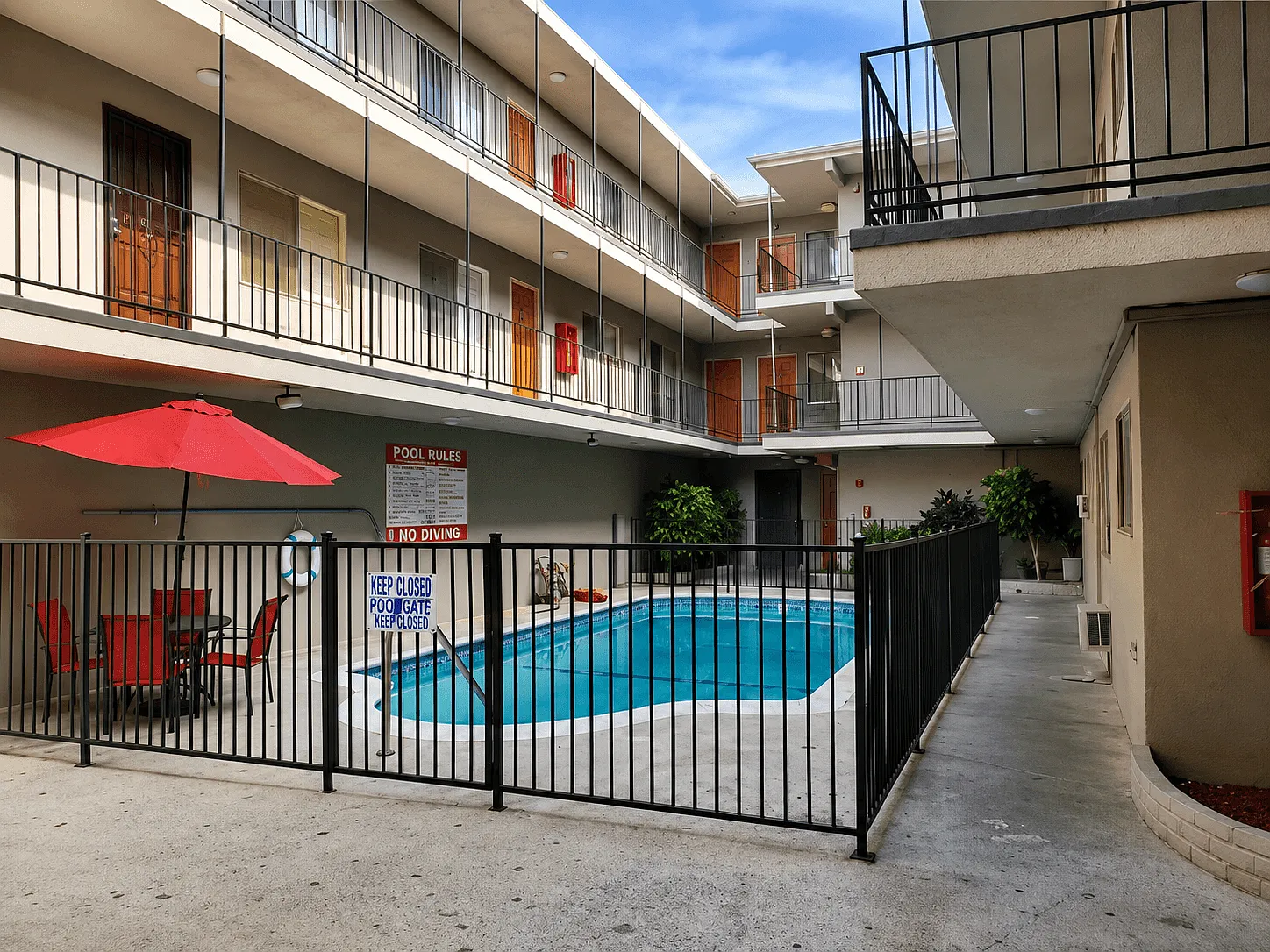 Vanowen Villas — Photo 2